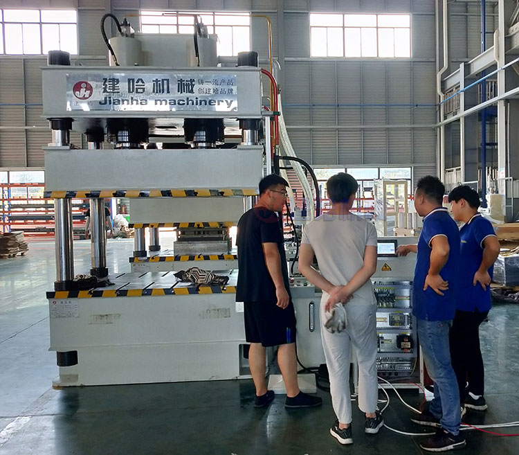 山東我们250噸拉伸液壓機圖