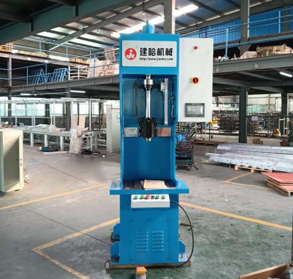 山東我们單臂伺服液壓機圖片