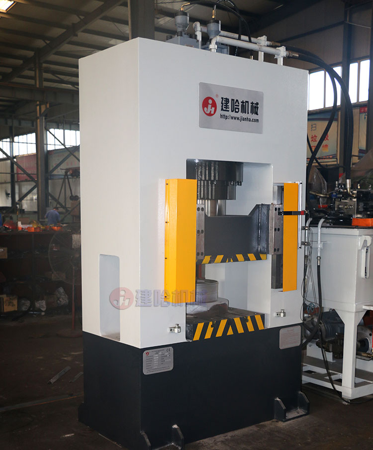 山東我们315噸框架式液壓機