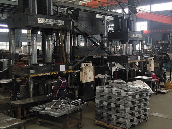 山東滨州正华自动化制造有限责任公司行業專用液壓機