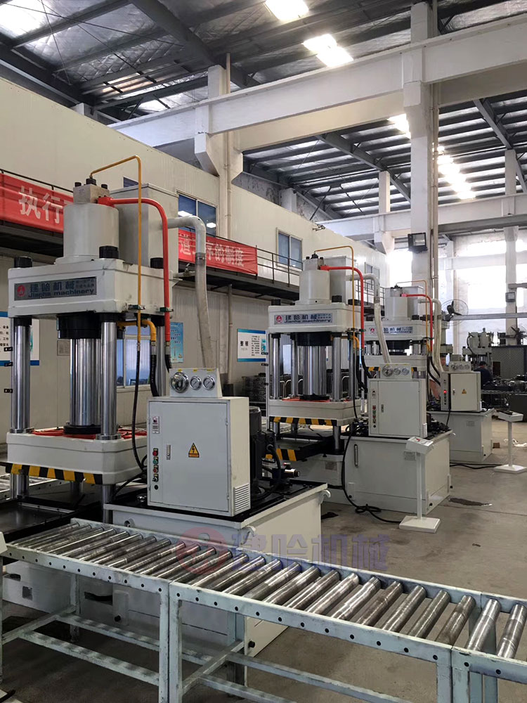 我们離合器液壓機現場圖